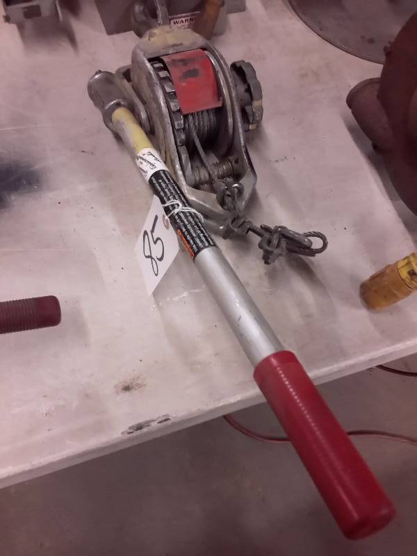 lot 85 image: Ratcheting winch