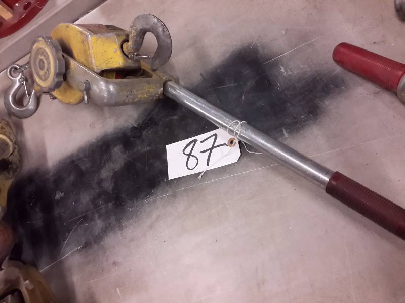 lot 87 image: Ratcheting winch