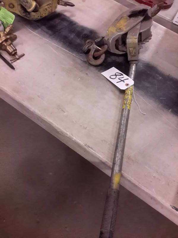 lot 84 image: Ratcheting winch