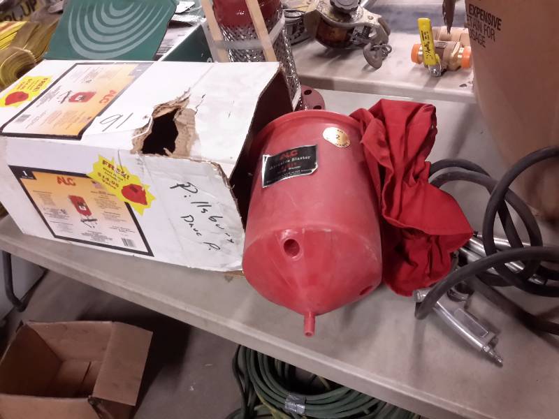 lot 91 image: ALC Siphon Bucket Blaster