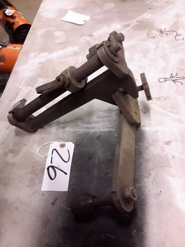lot 26 image: Pipe Line up Clamp