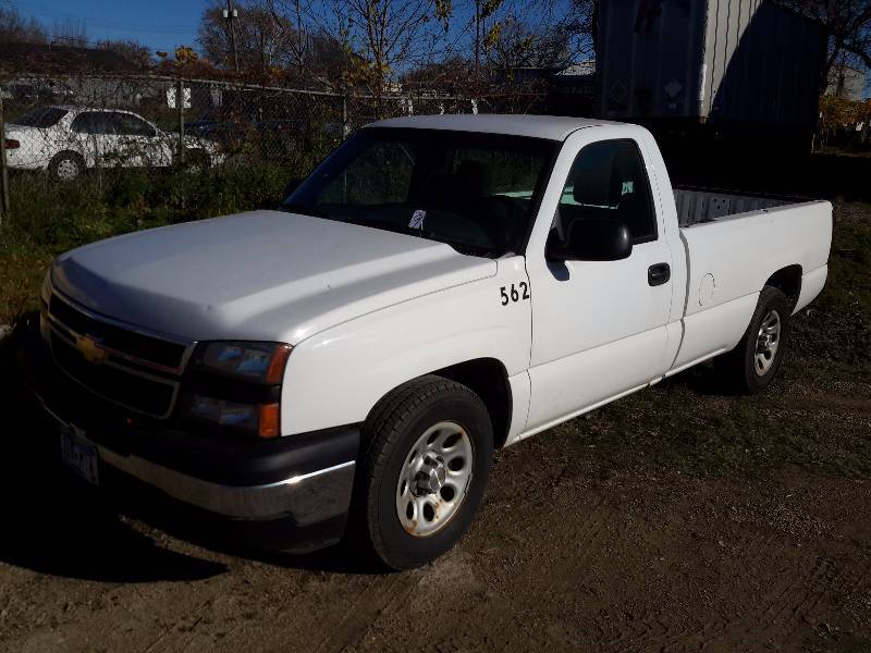 lot 9 image: 2007, Chevy Silverado Pickup