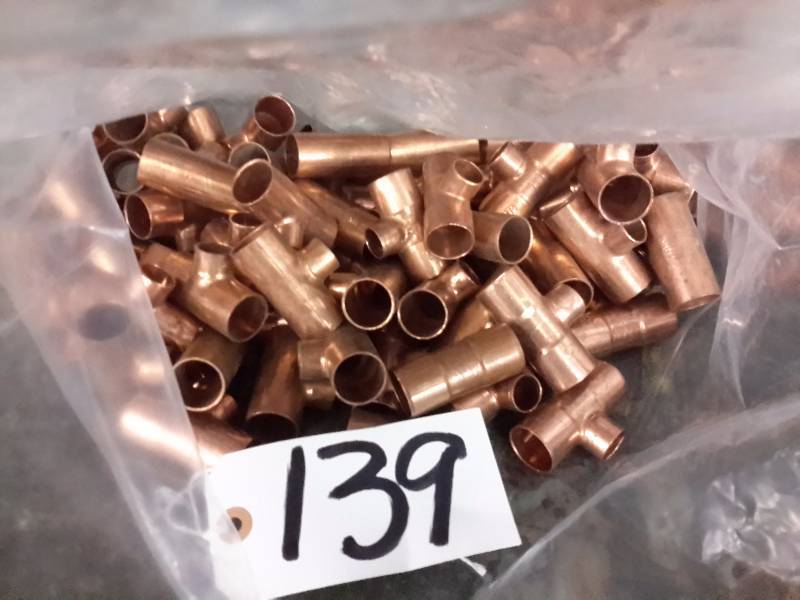 lot 139 image: 34 - 12 in T Adapters