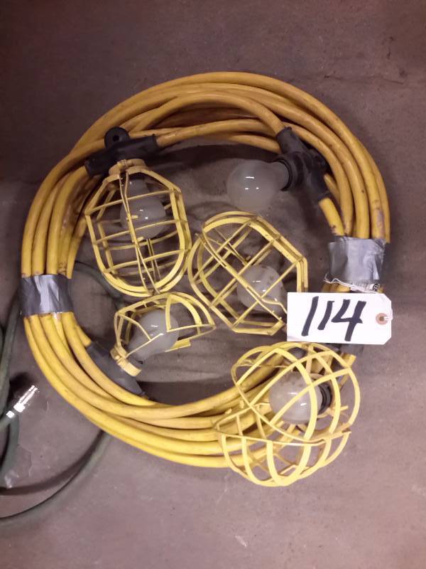 lot 114 image: Heavy Duty Electric Cord with Aux Light fixtures (4)