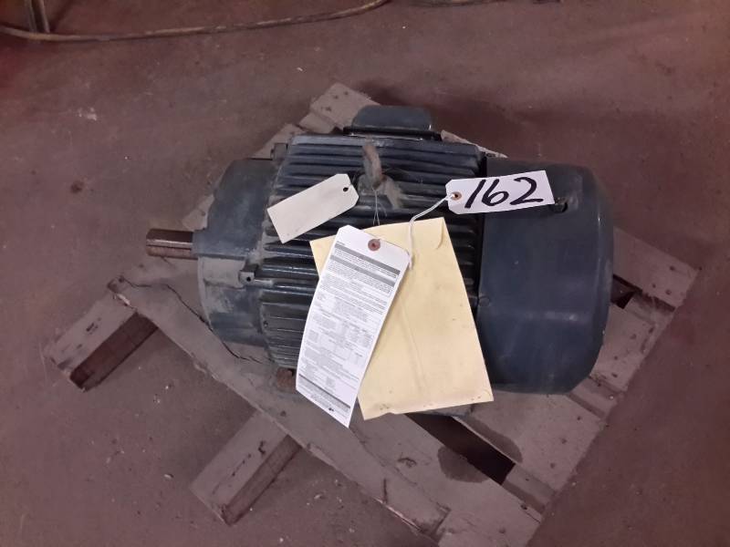 lot 162 image: Reliance Electric, 15 H.P. 3 phase,  Motor  Looks like it is new.. Very heavy