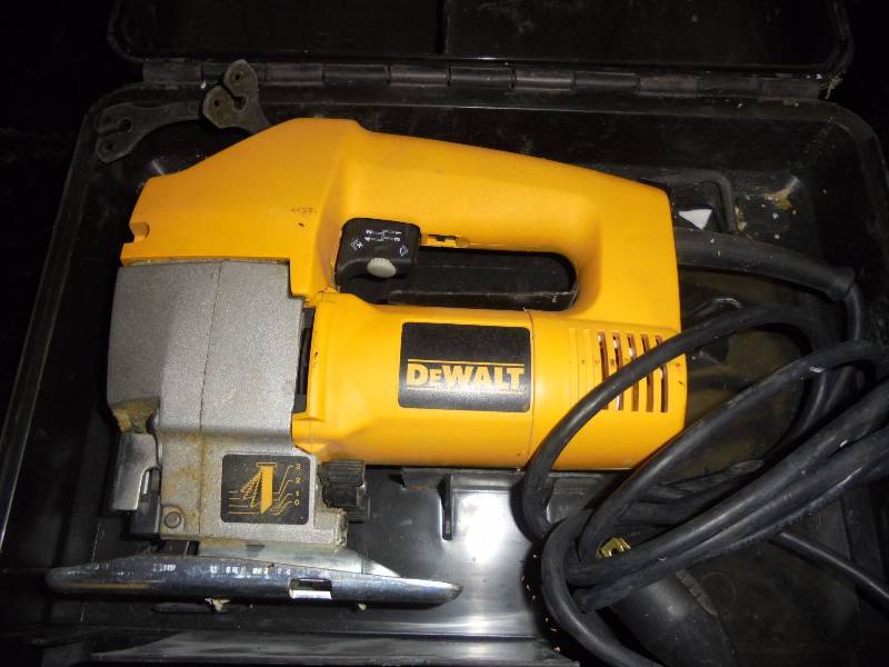 lot 10 image: DeWalt Jigsaw
