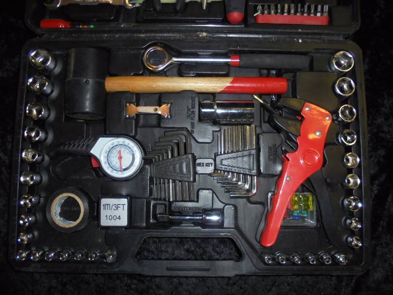 lot 18 image: Auto Maintenance Kit
