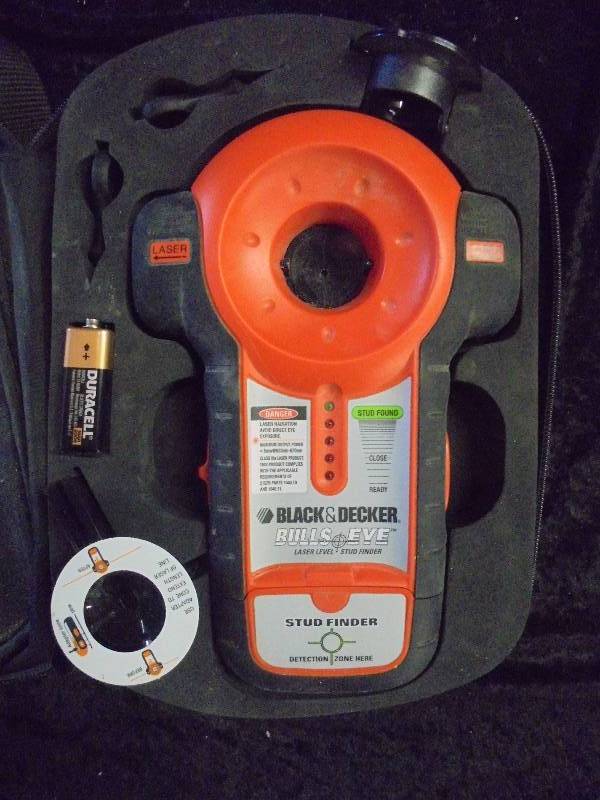 lot 22 image: Black & Decker Bulls Eye Laser Level & Stud Finder