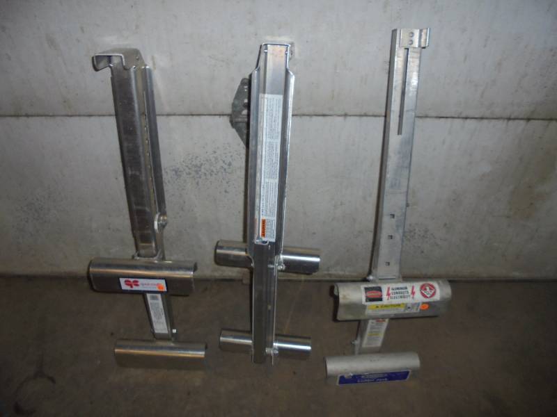 lot 30 image: Lot - Metal Ladder Jacks