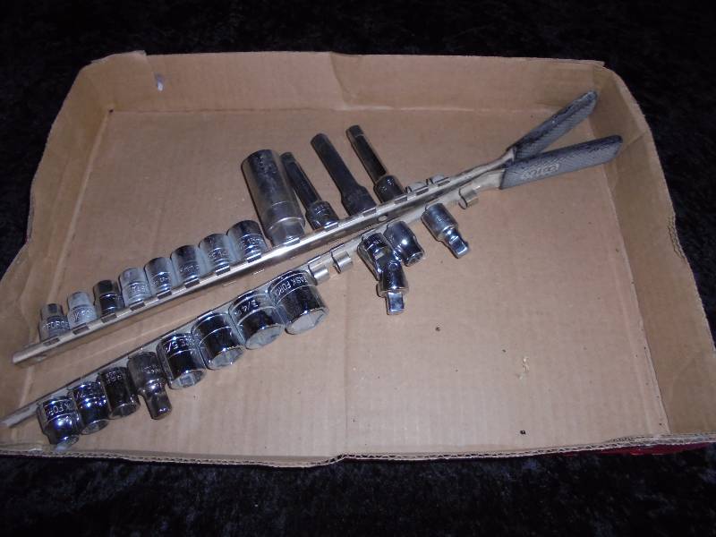 lot 34 image: Lot of 38 Sockets
