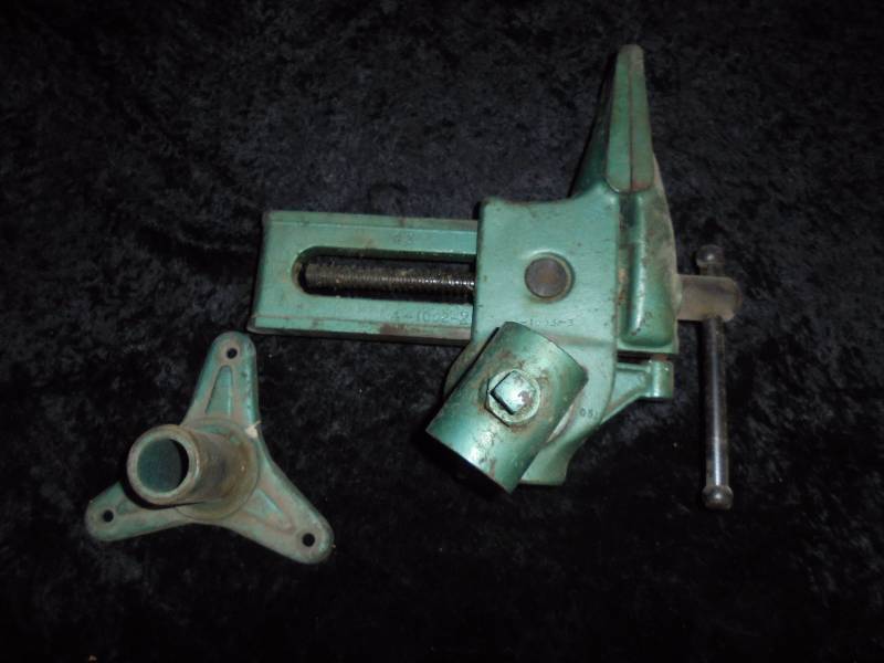 lot 54 image: Versa Vice 4-10 With Base