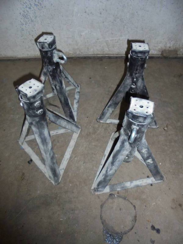 lot 58 image: Lot - (4) 400lb Jack Stands