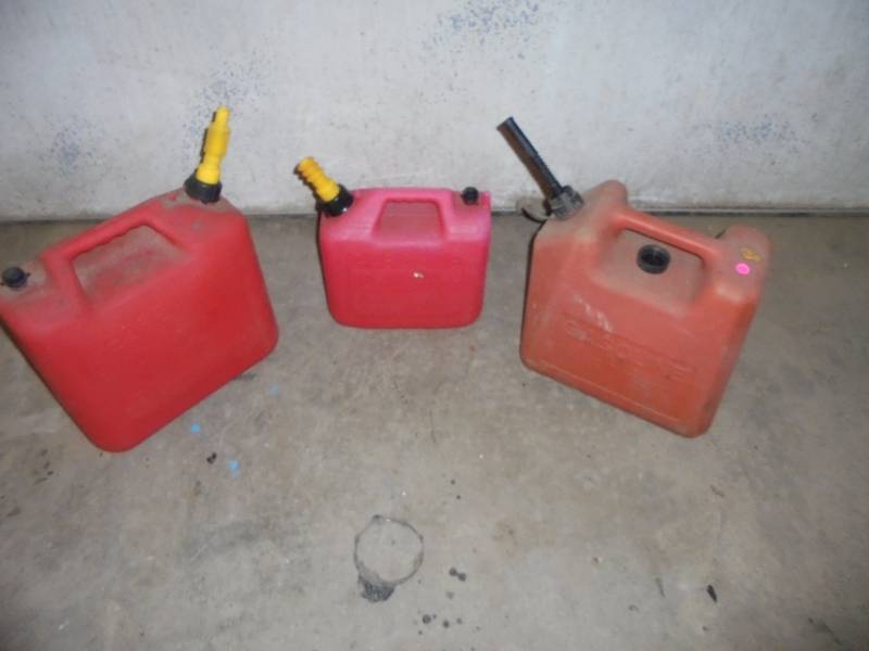 lot 61 image: Lot - Misc Gas Cans