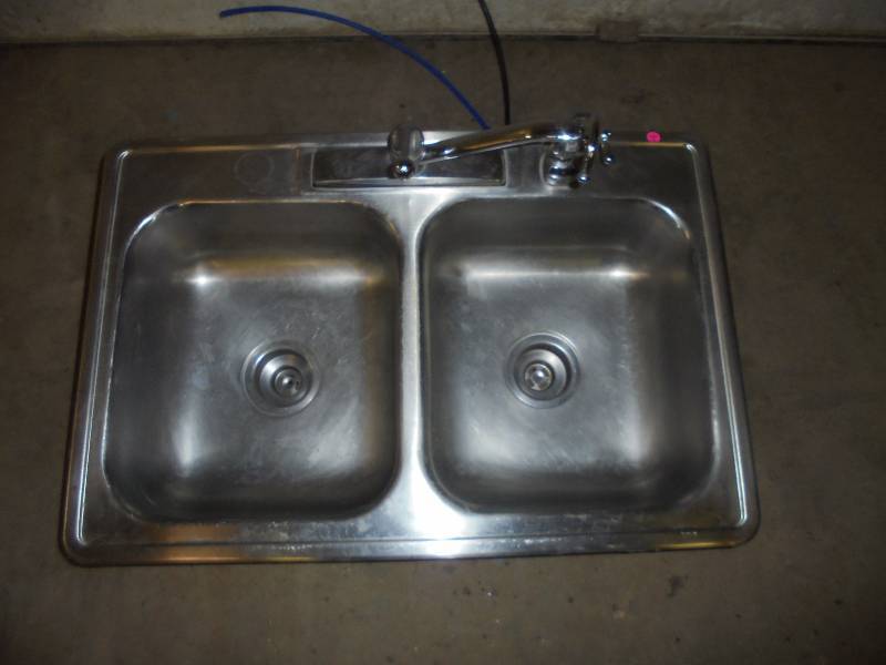 lot 71 image: Double Stainless Steel Kitchen Sink wFaucet