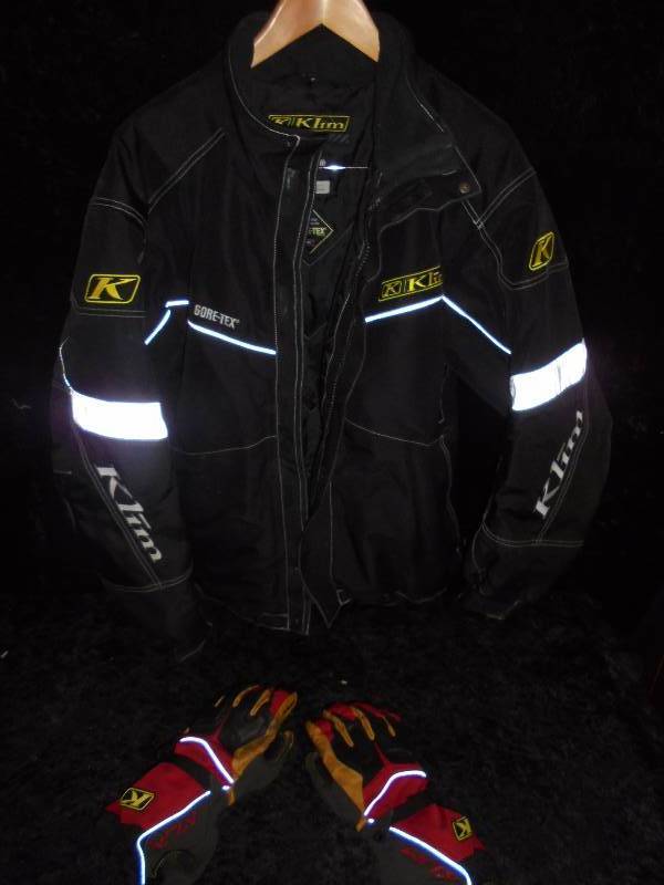 lot 77 image: KLIM Snowmobile Coat, Size L, Gloves