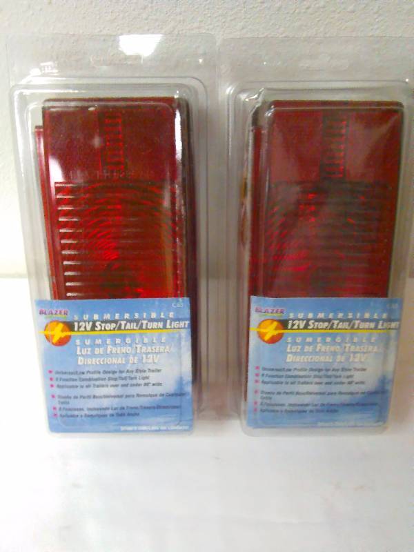 lot 15 image: Blazer Submersible 12v Taillight (2)