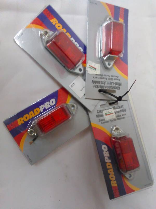 lot 17 image: Pack of 4, Clearance Marker Mini - light Assembly by Road Pro