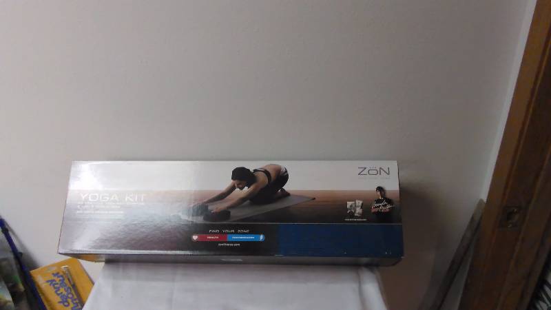 lot 71 image: Zon Yoga Kit