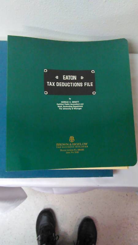 lot 88 image: Eaton Tax Deduction Pocket Organizer Binder