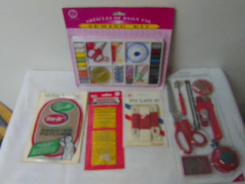 lot 162 image: Sewing Kit and accessories
