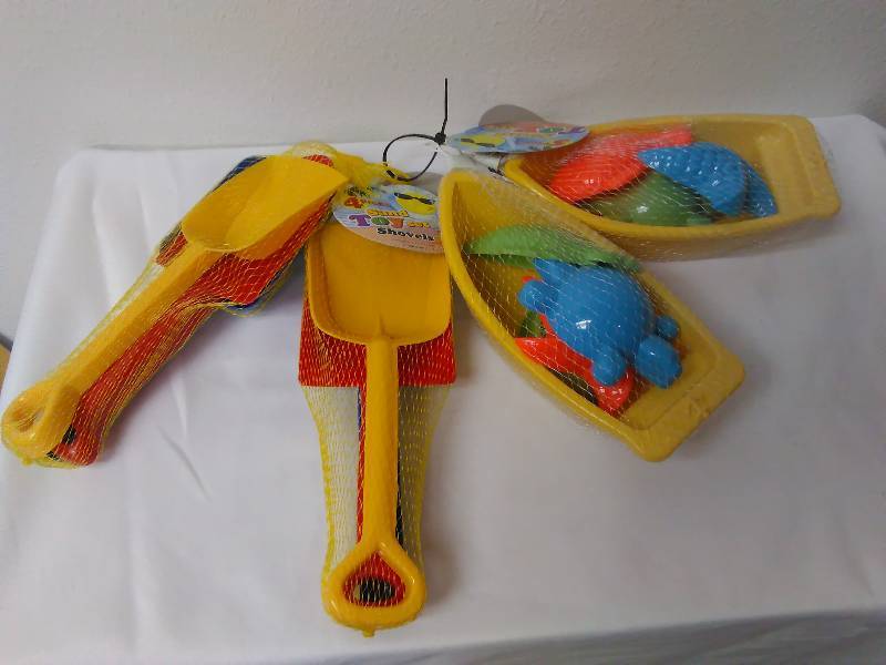 lot 227 image: Sand Toys 18 ct.