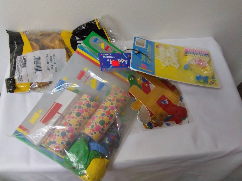 lot 230 image: Birthday Party Supplies (4)