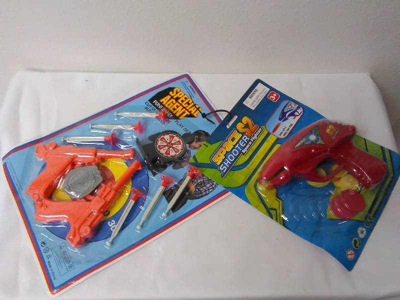 lot 234 image: Disc Shooter and Dart Gun