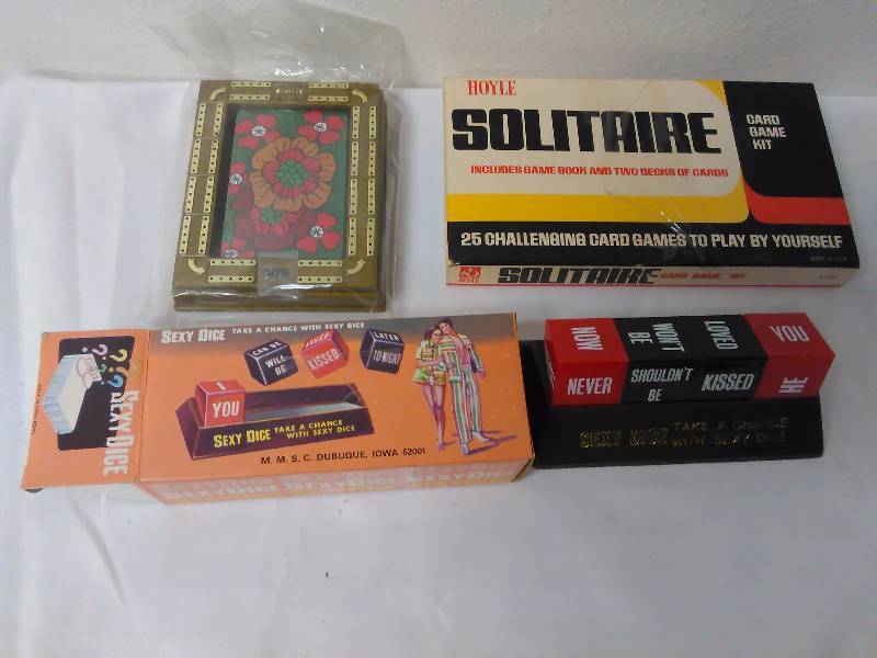 lot 237 image: Vintage Card and Dice Games (3)