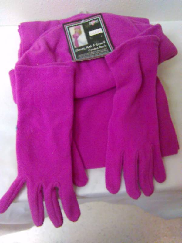 lot 266 image: Womans Fleece Glove, Hat, Scarf Combo