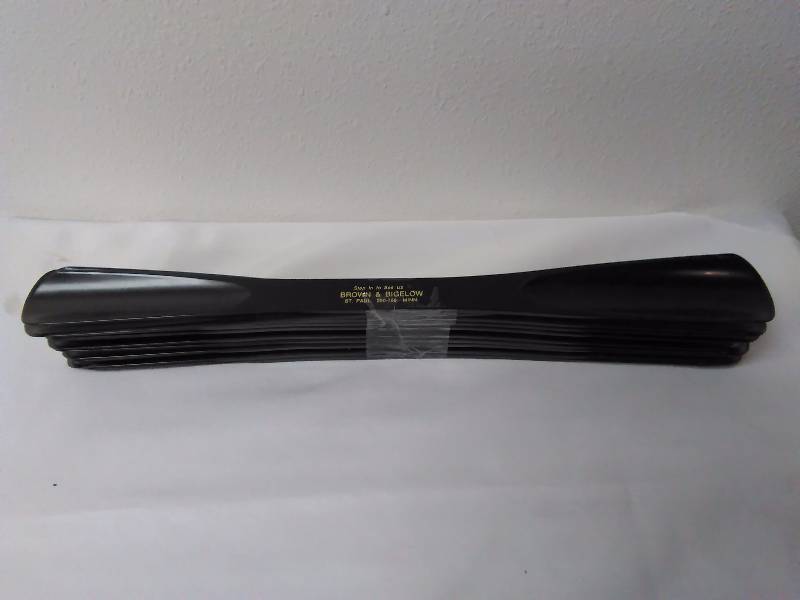 lot 275 image: Double Ended Shoe Horns (12)