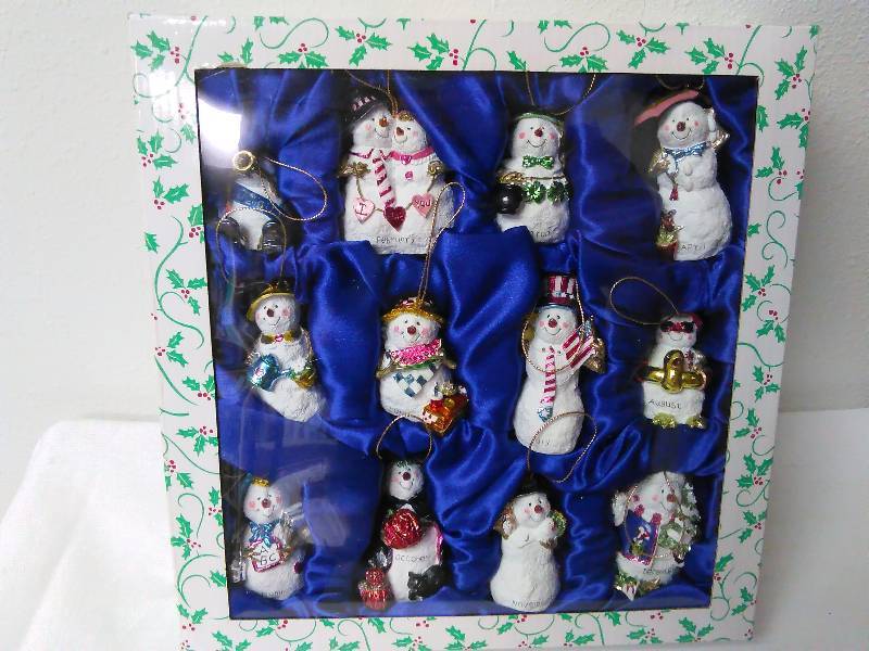 lot 359 image: Snowman Ornaments  Simpson Gifts 12 pc