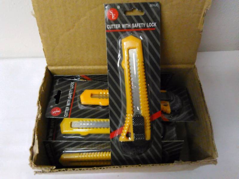 lot 391 image: Utility Knife (12)