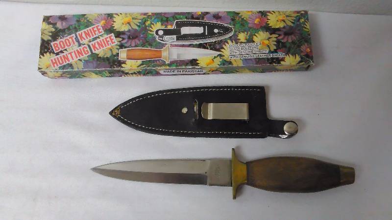 lot 438 image: Boot knife, Wood handle, 9 in.