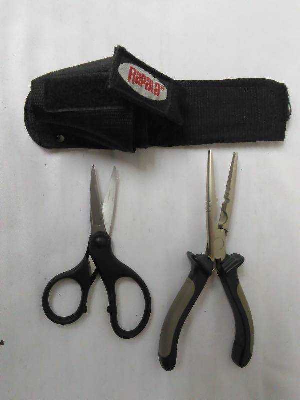 lot 444 image: Fishing Tool Belt Set, Rapala, Scissor, spring loaded needle nose
