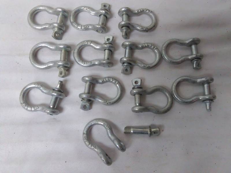 lot 483 image: Mini Hitch Pins (12)