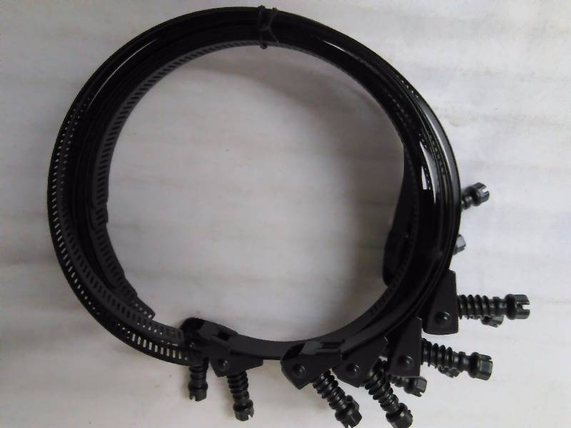 lot 529 image: Hose Clamps, 4.5 in. (12)