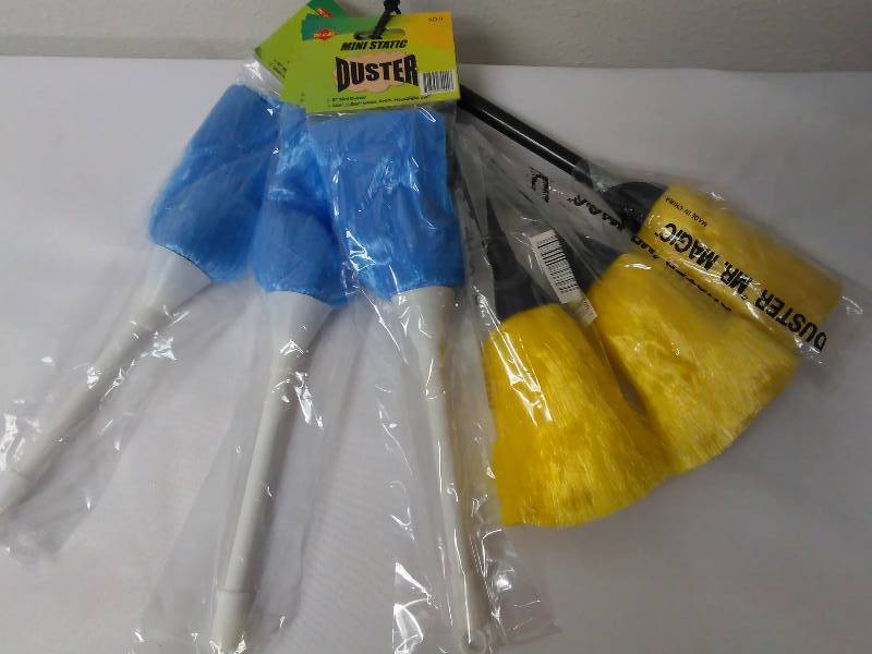 lot 536 image: Mini Static Feather Dusters (6)