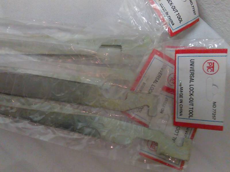 lot 579 image: Universal Lock Out Kits (6)