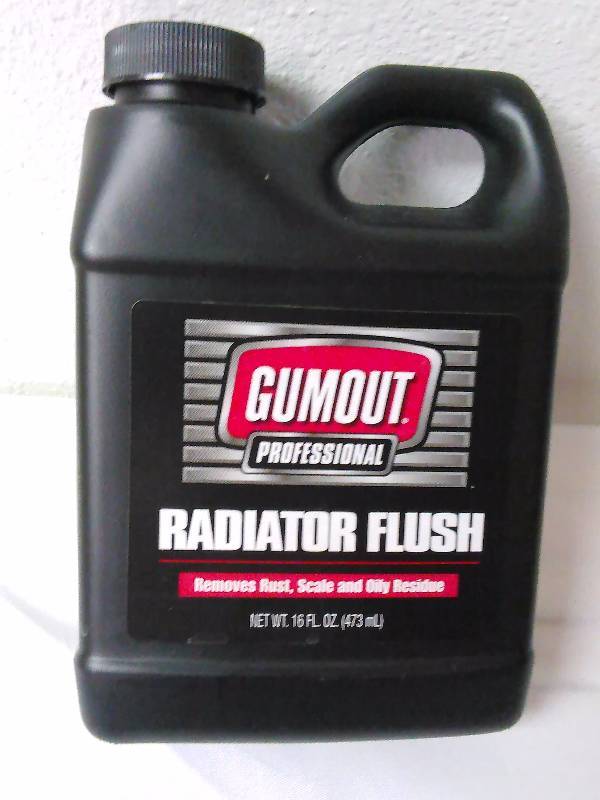 lot 583 image: Gumout Radiator Flush, 16 oz. (12)