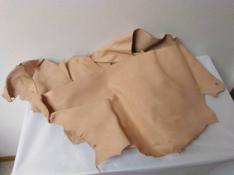 lot 602 image: Scrap Leather, for craft and projects 8 pcs
