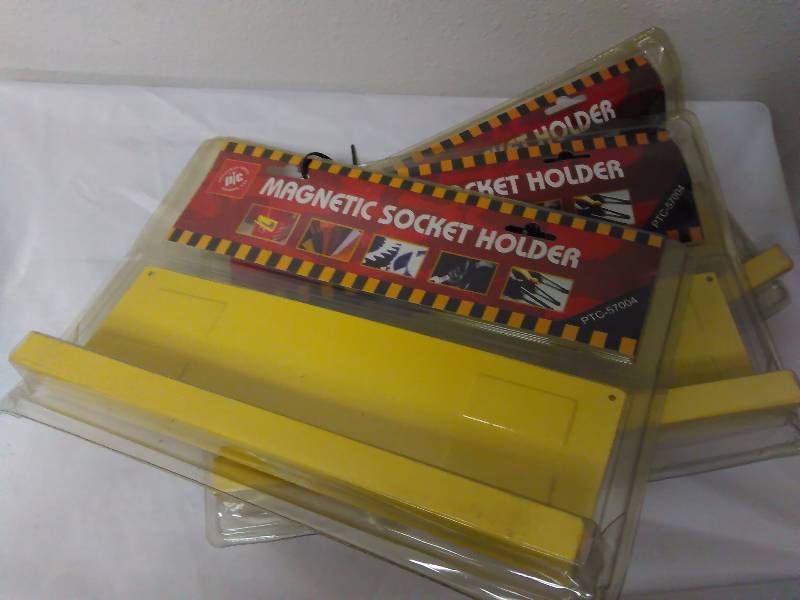 lot 609 image: Magnetic Socket Holder (3)