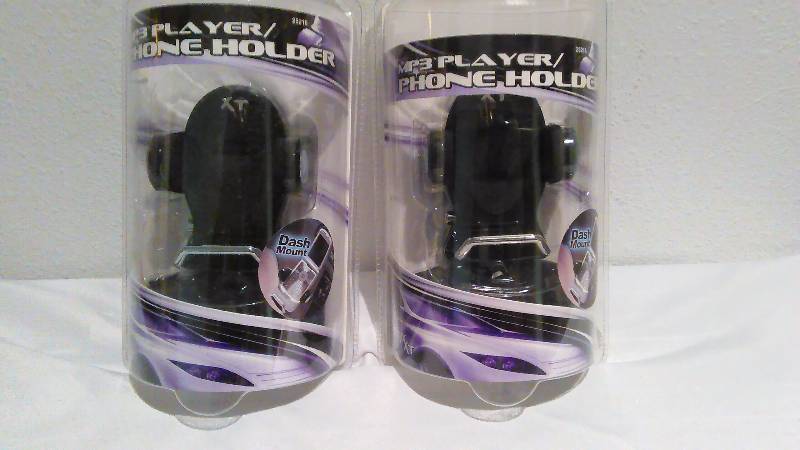 lot 624 image: MP3 phone Dash Mount Holder (2)