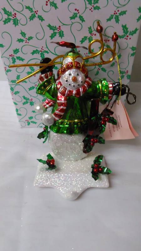 lot 75 image: Snowman Mantel Stocking Holders Dcor