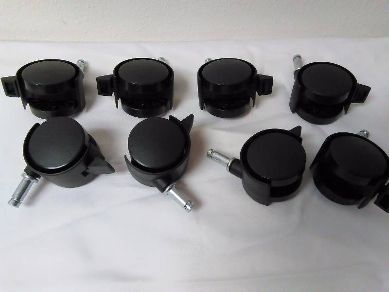 lot 645 image: Double Wheel Plastic Caster, locking (8)