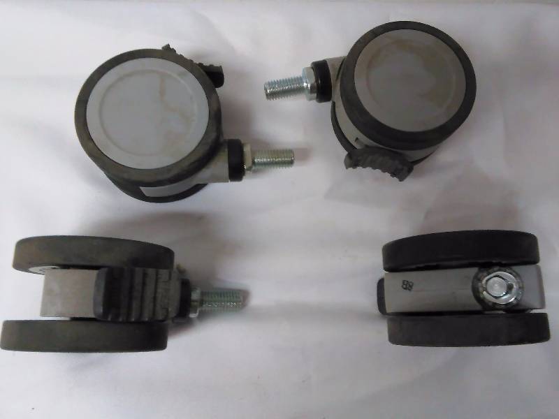 lot 650 image: Metal and Plastic Caster, 3 in. Rubber Tires Diameter, locking, (4)