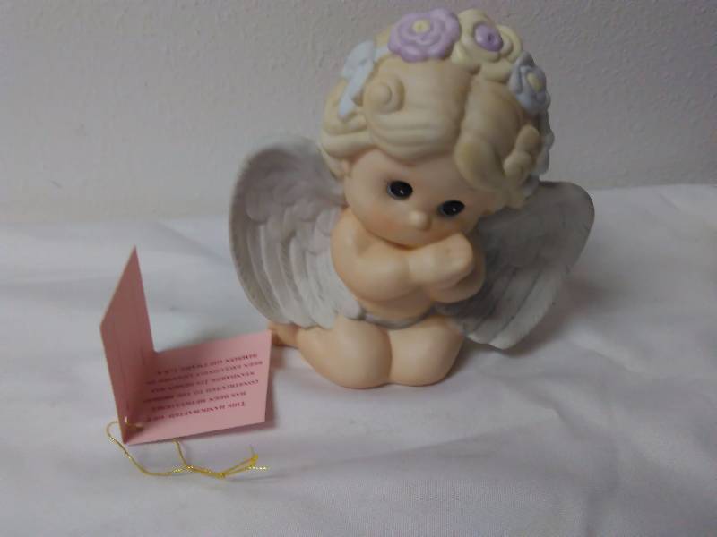 lot 684 image: Precious Angle Night Light, Simson Giftware