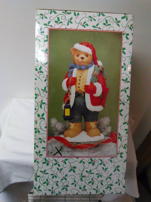 lot 710 image: Christmas Santa Bear Figurine, Simson Giftware