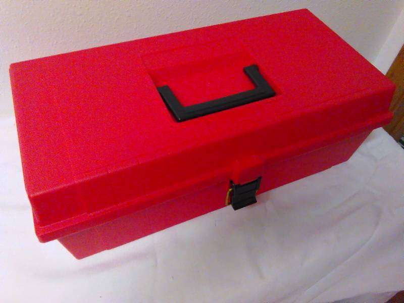 lot 722 image: Plastic Storage Container with latch and Handle, 15 in. x 7 in. x 5.5 in.