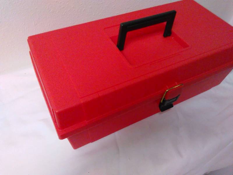 lot 723 image: Plastic Storage Container with latch and Handle, 15 in. x 7 in. x 5.5 in.
