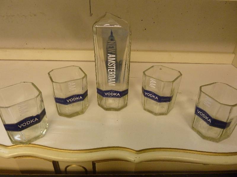 New Amsterdam Pitcher with Four Glasses